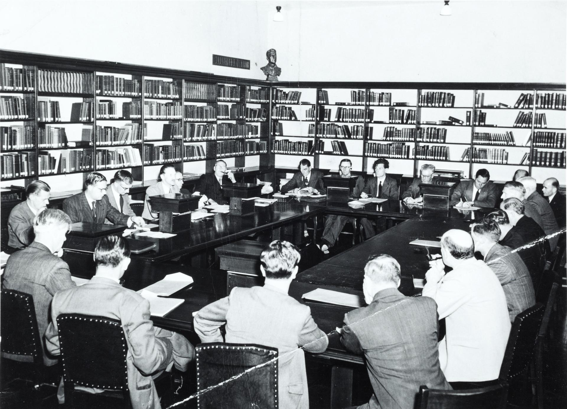 Meeting in library at Canberra University College, 1948