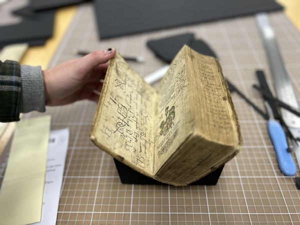 Grimwade_Labs_Rare-Book_2.JPG