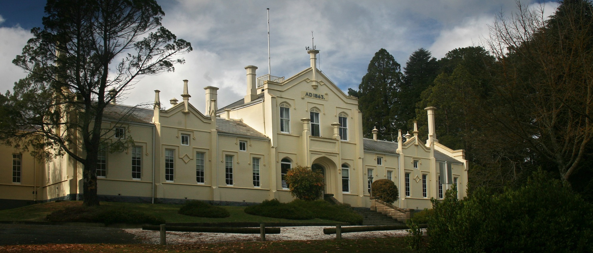 Exterior of Creswick library