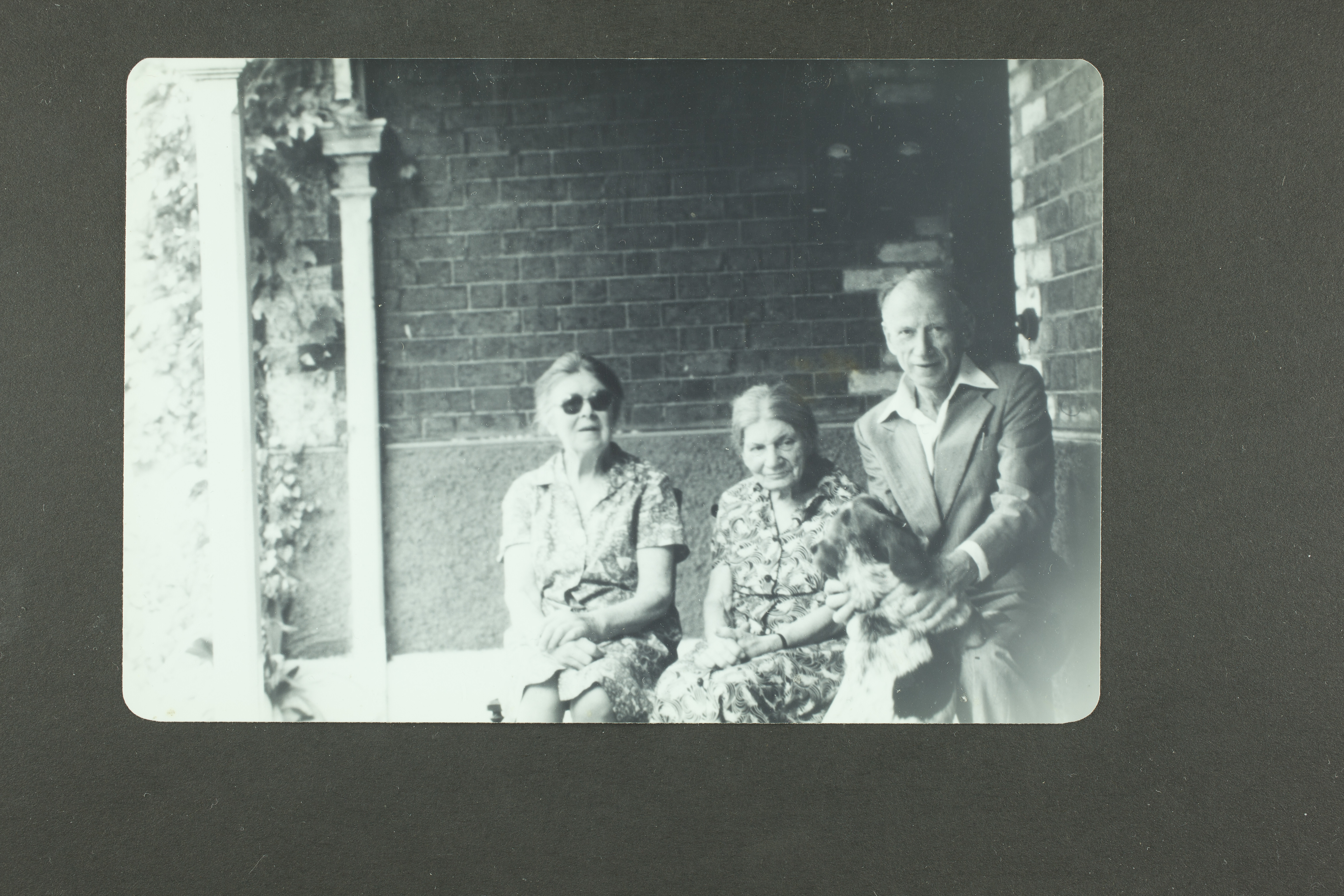 Geoffrey Leeper with sisters Molly and Valentine