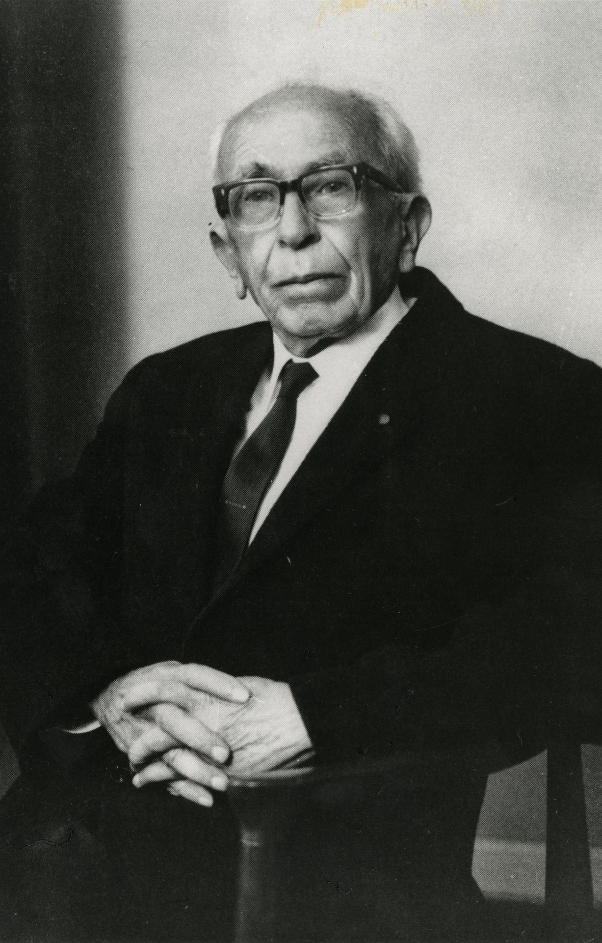 Prof Alan R. Chisholm