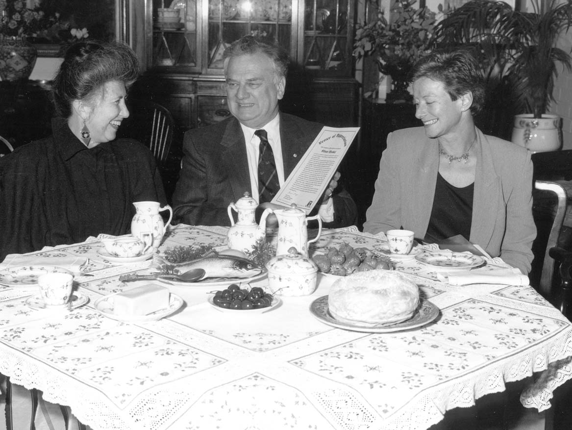 Professor John Poynter with Elinor Wrobel (left) and University Librarian Helen Hayes