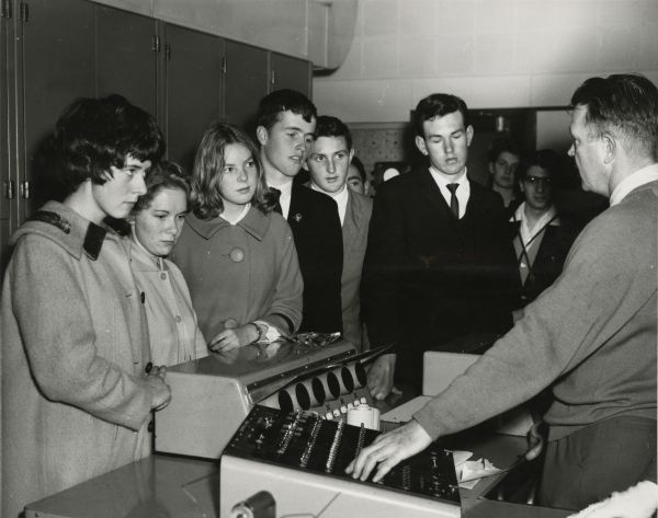 Open Day, University of Melbourne, 27 July 1963 a demonstration of the computer's potential to a group of high school students, 2017.0071.00480.