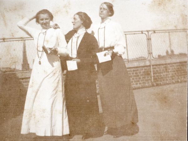 Dr Mary Lane, Dr Jean Davies, and Dr Annie Bennett, On New Melbourne Hospital, 1913, Mary Lane Collection, 2005.0006.00007
